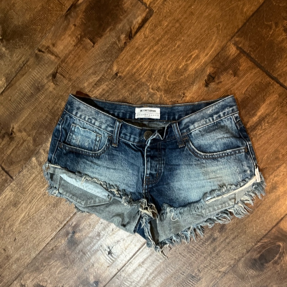 ONE X ONE TEASPOON NO. 2'S DENIM CURVED HEM CUTOFF SHORTS SIZE 26